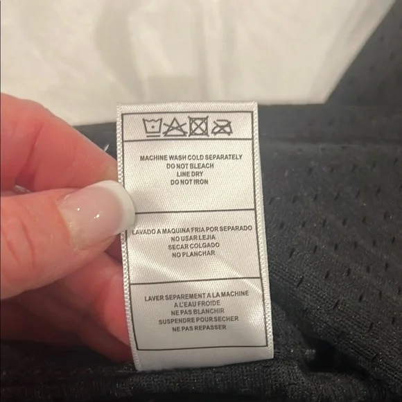 Mitchell & Ness Yellow and Black Jersey size M - Picture 9 of 9